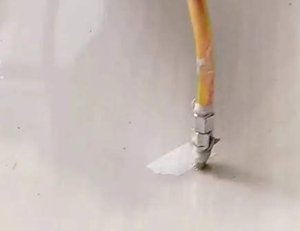 马龙瓷砖空鼓维修公司专业解答在瓷砖铺贴过程中，如果使用的砂料过粗（如全部使用了粗砂），可能会导致以下问题